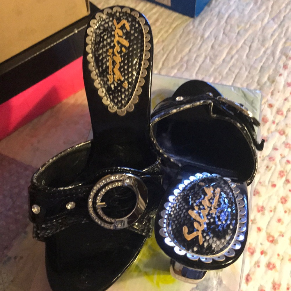 Adorable heels worn once!